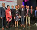 Bild: mma
Von links:
Schulrat Stephan Tischer
SchADin Renate Vettori.
AD Thomas Ungerer,
Beatrix Hilburger, SchADin
Gerald Haas, SchAD
Tobias Frischholz, Beratungsrektor MiB
Johann Hilburger, LtRSchD
Jürgen Bomertl, SchR
Johannes Schirrmacher, Koordinator
Alexander Friedl, KR und KdB
Birgit Härtl, Rin