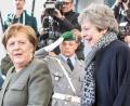 Bild: Michael Kappeler/dpa
Bundeskanzlerin Angela Merkel (links) empfängt die britische Premierministerin Theresa May vor dem Bundeskanzleramt zu einem Gespräch. Thema ist die Vorbereitung des Brexit-Sondergipfels der EU.