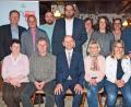 Bild: sön
Bezirksrat Richard Gaßner (stehend, links) gratulierte dem neugewählten Vorstand mit Beisitzerin Rita Thomas, Fraktionssprecher Hans Eichenseer, Vorsitzendem Hans Ram, Seniorenbeauftragter Marga Grosser, Kassiererin Verena Patzelt (sitzend, von links), Gemeinderat Werner Scharl, Zweitem Vorsitzenden Bastian Bartmann, Beisitzerin Angela Wenzel, Schriftführerin Sigrid Gebhardt, Beisitzerin Karin Peuker und Beisitzer Rolf Peuker (stehend, ab Zweitem von links).