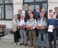 Bild: hae
Ehrungen standen bei der Jahreshauptversammlung der Wagrain-Siedler auf der Tagesordnung. Vordere Reihe (von links): Anita Völkl (40 Jahre Mitglied), Reinhard Scharf (40), Heinz Schwarz (40), Bernhard Hausmann(40), Hermann Dolles (20) und Herwig Schwarz (20). Mitte (von links): Bürgermeister Martin Preuß, Erich Birner (10 Jahre), stellvertretender Bezirksvorsitzender Reinhard Ott und SPD-Fraktionschefin Birgit Fruth. Hinten von links: CSU-Stadtrat Christian Schafbauer, Vorsitzender Adrian Lange, Claus Mohns (30) und Heinz Meinl (30).