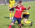 Bild: Privat
Voller Einsatz: Die Schlichterin Jana Rittner (am Ball) spielt seit dieser Saison als 14-Jährige in der U17-Bundesliga Süd für den FC Bayern München. Bild: Privat