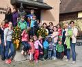 Bild: fz
Stolz auf ihren Osterbrunnen sind die Frauenunion und die Kinder, die fleißig mitgearbeitet haben