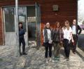 Bild: wsu
Marta Zechová aus Tschechien, Susana Alonso Legarra aus Frankreich und Valérie Boivin aus Kanada (Mitte von links nach rechts) sind die neuen Stipendiatinnen am Oberpfälzer Künstlerhaus. Andrea Lamest, Leiterin des Oberpfälzer Künstlerhauses (links) und Andreas Hottner, Vorsitzender des Fördervereins (rechts) heißen sie in Schwandorf willkommen.
