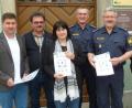 Bild: Portner
Erster Polizeihauptkommissar Robert Feuerer (Zweiter von rechts) und die beiden Polizeihauptkommissare Georg Pfannenstein und Karl-Heinz Senft (rechts) informierten die Bürgermeister Gerald Reiter (von links), Manfred Dirscherl und Birgit Höcherl über die Kriminalstatistik 2018.