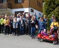 Bild: hcz
Beim Wanderheim der Naturfreunde in Trauschendorf begann die "Gesundheitswanderung". Nach wenigen Minuten schlossen sich noch ein gutes Dutzend Teilnehmer an.
