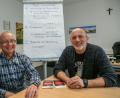 Bild: Hösamer
Der Leiter der Caritas-Fachambulanz Peter Häusler (links) und Sozialtherapeut Helmut Würzl stellen die MPU-Kurse der Caritas vor.