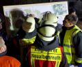 Bild: rti
Die Einsatzkräfte teilten an einer großen Karte die Suchkorridore ein.