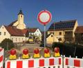 Bild: gri
Hier ist kein Durchkommen mehr: Die Johannisbergstraße in Wutschdorf ist wegen Brückenbauarbeiten bis Mitte August gesperrt.