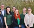 Bild: ga
Die neu gewählte Vorstandschaft der KLJB Unterauerbach mit Pater Binu, dem zweitem Bürgermeister der Gemeinde Schwarzach Franz Grabinger (von links) und der Vorsitzenden Magdalena Fink (Dritte von rechts).