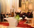 Bild: bey
Bei den Liedern "Leise sinkt der Abend nieder" und "The Ground" treten der Kirchenchor, das Bläserensemble und die Harfenistin gemeinsam auf.