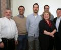 Bild: Hirsch
Wolfgang Wacker, Michael Bräu, Fabian Kraus, Claudia Mendel, Thomas Koller und Werner Schönberger (von links) bilden den neuen Vorstand der Schreiner-Innung Schwandorf. Rechts Kreishandwerksmeister Christian Glaab, Zweiter von rechts der bisherige Obermeister Anton Zimmermann.