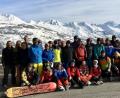 Bild: mor
Skifahren und Genießen wie Gott in Frankreich war für die Skifreunde der DJK-Pressath angesagt. Vor der Kulisse des Mont Blancs stellte sich die internationale Truppe zum Gruppenbild. Bernhard Scharf (zweiter von rechts) hatte die einwöchige Fahrt in die Skiregion „Paradiski“ organisiert.