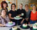 Bild: do
VHS-Kurs "Motivtorten": Unser Bild zeigt die Hobby-Konditorinnen mit Expertin Annalena Renner (Mitte).