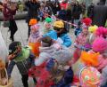 Bild: kro
Beim Markt am Palmsonntag verteilte der Osterhase Süßigkeiten an die Kinder.