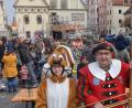 Bild: Kunz
Einer hoppelt, der andere türmt: Der Stadtmarketing-Osterhase und Türmer Christian Stahl beim Aktionstag "Fit in den Frühling".