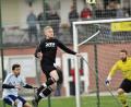 Bild: Alfred Schwarzmeier
Dimitri Lalenko (DJK) steigt bei einer Flanke zum Kopfball hoch. Aus:
DJK Neustadt – TSV Eslarn 3:3.
