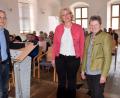Bild: bö
Tipps zum „Alt werden bei guter Gesundheit“ gab Gesundheitsamts-Chef Dr. Roland Brey, hier mit (von rechts) Bettina Hahn, Geschäftsführerin der evangelischen Erwachsenenbildung und Christine Werner, Schmidmühlens Seniorenbeauftragter.