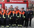 Bild: wro
Von Kommandant Roland Lindner (Vierter von rechts) betreut, meisterten 17 Feuerwehrleute am Samstagnachmittag ihre Leistungsprüfungen. Bewertet wurde der Test von Kreisbrandmeister Florian Trießl, Kreisbrandinspektor Stefan Gleißner und Kreisbrandmeister Dieter Höfer (von rechts).