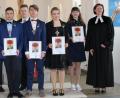 Bild: heb
Sechs Konfirmanden aus den Kirchengemeinden Tirschenreuth und Waldsassen wurden am Sonntag eingesegnet und haben damit alle Rechte innerhalb der evangelischen Kirche erhalten (von links): Diakon Fritz Lieb, Leon Licha, Paul Schwab, André Kraus, Leon Griesbauer, Luise Robl, Felicitas Köstler und Pfarrerin Dr. Stefanie Schön.