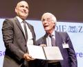 Bild:  Till Eitel | eyetill.com
Laudator Gerhard Casper und Professor Ulrich Schubert (von rechts) bei der Preisverleihung in Berlin.