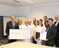Bild: exb/Kliniken Nordoberpfalz AG
Richard Kurtnacker (links) und Thomas Schuler (Zweiter von rechts) gratulieren dem Team der Apotheke um Leiter Dr. Werner Speckner (Dritter von links). Auch der Ärztliche Direktor der Kliniken Nordoberpfalz AG, Dr. Thomas Egginger (rechts), freut sich über die Auszeichnung der Apotheke.