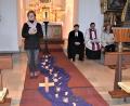 Bild: rgr
Der ökumenische Kreuzweg wurde mit Pfarrer Dr. André Fischer und Pfarrer Bernhard Müller in der Friedhofskirche "St. Ursula" gebetet.