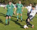 Bild: gb
Die Sportvereinigung Grafenwöhr gewann am Mittwochabend das Spitzenspiel der Bezirksliga Nord beim FC Wernberg mit 3:1. Hier schießt David Dobmann (rechts) zum 2:0 ein.