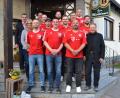 Bild: gi
Diese neue Führungsriege mit dem Vorsitzenden Thomas Grötsch (vorne, Zweiter von links) und dessen Stellvertreter Christian Kühn (vorne, links) führt den FC-Bayern-Fanclub die nächsten drei Jahre.