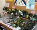 Bild: hl
Selbst gebastelten Palm- und Osterschmuck verkaufte der Frauenbund vor und nach den Gottesdiensten. Der Erlös kommt einem guten Zweck zugute.