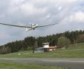 Bild: gdö
Das Bild zeigt das doppelsitzige Hochleistungssegelflugzeug Arcus M, Eigentum der Haltergemeinschaft unserer Mitglieder Hans Stock aus Eschenbach, Marc Fuchs aus Kohlberg, der Geschwister Edith und Ludwig Mehler aus Tirschenreuth.