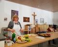 Bild: gi
Kochen mit Gemüse mit der Fachlehrerin Margret Lukas-Fuchs beim Frauenbund im Pfarrheim.