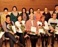 Bild: arw
Wolfgang Weber und Edeltraud Wang (stehend von links) gratulierten den geehrten Monika Kost, Daniela Grundl, Maria Naber, Anni Kraus, Renate Bernklau und Elisabeth Heinerich (sitzende von lnks). FU-Kreisvorsitzende Tanja Schiffmann (rechts) überreichte die Urkunden.