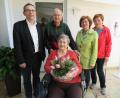 Bild: adj
Zum 75. Geburtstag gratulierten Gerda Kreuzer (vorne) Zweiter Bürgermeister Konrad Adam, Ehemann Siegfried Kreuzer, Gertraud Dorner und Gertraud Hausner (von links).