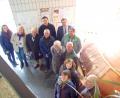 Bild: njn
Nach dem Mittagessen (feines Bio-Rinder-Gulasch) führte Thomas Schultes (letzte Reihe, rechts), Geschäftsführer der Friedenfelser Betriebe, die Workshop-Teilnehmer durch die Friedenfelser Brauerei.