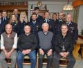 Bild: dob
Josef Hartwich (vorne, Zweiter von links) und Anton Striegl (vorne, Zweiter von rechts) sind seit 60 Jahren Mitglied der FFW Altenstadt. Dafür wurde ihnen eine Ehrung zuteil. Dritter Bürgermeister Johann Gollwitzer (vorne, links) scheidet altersgemäß aus dem aktiven Dienst. Kommandant Klaus Rupprecht (hinter Reihe, Vierter von rechts) und Vorsitzender Florian Lukas (hinten, Sechster von links) nahmen außerdem einige Beförderungen und weitere Ehrungen vor.
