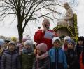 Bild: sba
Eine richtiges Fest für Jung und Alt ist jedes Jahr die Einweihung des Osterschmucks am Mutter-Kind-Brunnen in Sulzbach-Rosenberg.
