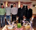 Bild: ds
Für die Jgadgenossenschaft Schmidtstadt ehren (von links) Vorsteher Robert Wagner, sein Stellvertreter Peter Appel und Kassier Harald Heinl die langjährigen Jagdpächter Ludwig Heinl und Werner Loos.