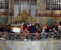 Bild: wro
Der Anblick war ungewohnt: Statt wie sonst am Altar agierten die Künstler im deutlich engeren Chorraum.