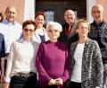Bild: es
Mit ihren 90 Jahren ist Lene Eisenreich (vorne, Zweite von rechts), neben Tochter Ingrid (rechts von ihr) und Tochter Christa (links von ihr) und Sohn Otmar (hinten, rechts). Es gratulierten B ürgermeister Max Völkl, Sonja Schmid-Herdegen und Pfarrer Wilhelm Bauer (hintere Reihe, von links) und Charlotter Frey (vorne, links).