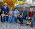 Bild: mef
Die Genossen verteilen an Karsamstag in Floß rote Ostereier und Süßigkeiten.