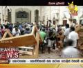 Bild: Uncredited/Hiru TV/dpa
Dieses Standbild aus einem Video von Hiru TV zeigt Rettungskräfte, die nach einer Explosion Verletzte aus einer Kirche bringen. Bei Explosionen in Kirchen und Luxushotels in Sri Lanka sind mehrere Menschen getötet worden.