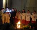 Bild: mmj
Vor dem Festgottesdienst am Ostersonntag um 5 Uhr morgens segnete Pfarrer Wolfgang Dietz das Osterfeuer und entzündete daran die Osterkerze.