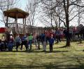 Bild: ak
Nach der Ostereiersuche vergnügen sich die Buben und Mädchen auf dem Kinderspielplatz beim Vereinsheim des Witzlasreuther Heimatvereins.