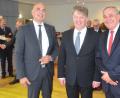 Bild: Kunz
Beim Empfang der Stadt Weiden begrüßt Oberbürgermeister Kurt Seggewiß (rechts) den Intendanten des Osterfestivals Nördliche Oberpfalz, Professor Ulrich Schubert (links), und den Dirigenten Matthias Foremny.
