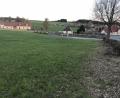 Bild: eig
Auf diesem Grundstück in der Kirchenstraße direkt neben dem Friedhof soll ein Neubau entstehen, der Bauhof und Feuerwehrhaus beherbergt.