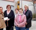 Bild: njn
Schirmherrin Edith Lippert von der Aktion Lichtblicke (links) freute sich über die großzügige Spende des AsF-Kreisverbandes, die Kreisvorsitzende Christine Trenner (Zweite von links) überreichte. Mit auf dem Bild weitere Vorstandsmitglieder.