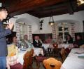 Bild: wro
Adrian Roßner zeigte sich von der historischen Wirtsstube im „Roten Ochsen“ begeistert.