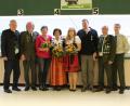 Bild: sis
Die neuen Würdenträger bei der Schützengesellschaft Birgland-Betzenberg (von links): Ehrenschützenmeister Erwin Schötz, Erster Sportleiter Ernst Kölbel, Erster Ritter Margit Dehling, Schützenkönigin Anita Utz, Liesl Selina Gürtler, Zweiter Ritter Alexander Schötz, Zweiter Schützenmeister Helmut Schötz und Zweiter Sportleiter Gerd Kölbel.