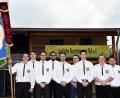 Bild: bgm
Christian Kunz (Fünfter von links) ist der neue Vorsitzende des Ländlichen Burschenvereins Floß. Die Führungsriege komplettieren (von links) Florian Strobel, Christoph Riedel, Alexander Reinl, Matthias Stahl, Maximilian Bär, Stephan Bodensteiner, Michael Volkmer und Martin Krichenbauer.