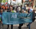 Bild: Kunz
Ursula Hess, Pfarrer Hans-Peter Pauckstadt-Künkler, Veit Wagner und Jost Hess führen den Ostermarsch, hier in der Max-Reger-Straße, an.